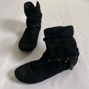 Report Slip On Black Boots